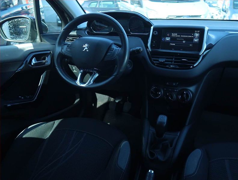 Peugeot 208 (2015) Active 1.2 PureTech, ČR,1.maj - fotka 7 z 13