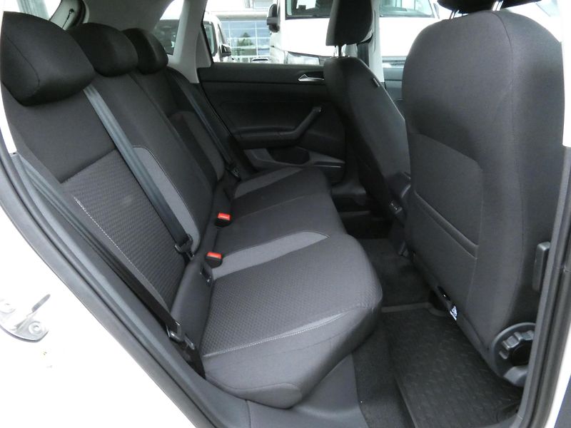 Volkswagen Polo People 1,0 TSI 85 kW 7DSG - fotka 24 z 30
