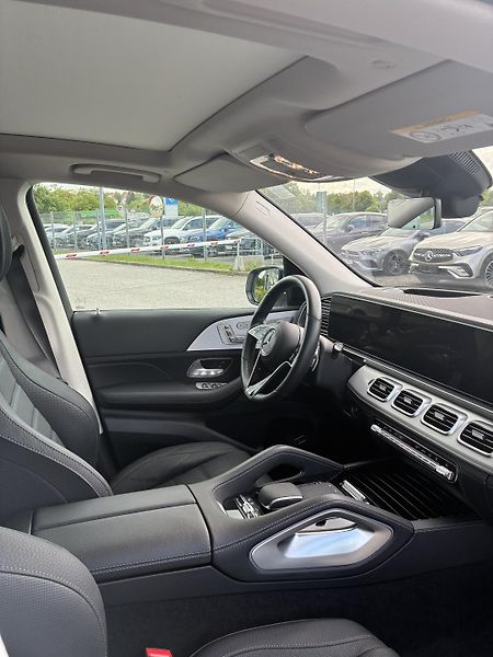 Mercedes-Benz GLE (2024) 450d 4MATIC - fotka 7 z 15