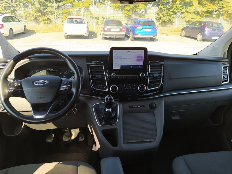 Ford Tourneo Custom (2022) 2,0 EcoBlue 110kW/150k L2 TITA - fotka 10 z 16