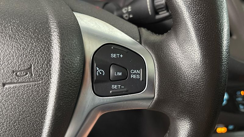 Ford Tourneo Courier 1.5 TDCI Trend - fotka 14 z 21