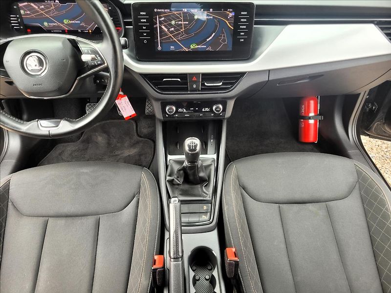 Škoda Kamiq 1,0 TSI,TFT,NAVI,VÝHŘEV,KLIMA - fotka 37 z 50