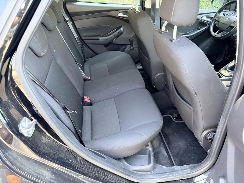 Ford Focus 1.0 EcoBoost   - fotka 26 z 29