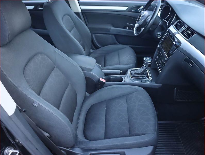 Škoda Superb (2012) 2.0 TDI, Automat, Tempomat - fotka 9 z 18