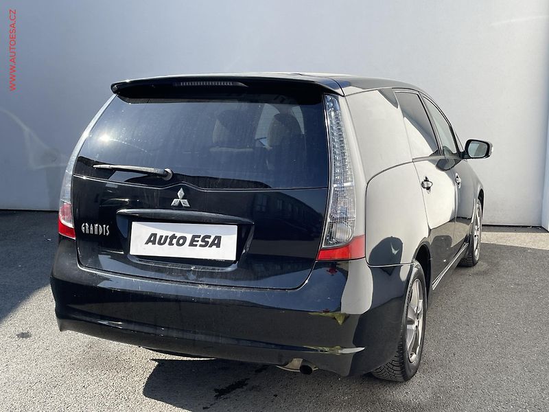 Mitsubishi Grandis (2005) 2.4i, AC, tempo, výhřev sed - fotka 4 z 19