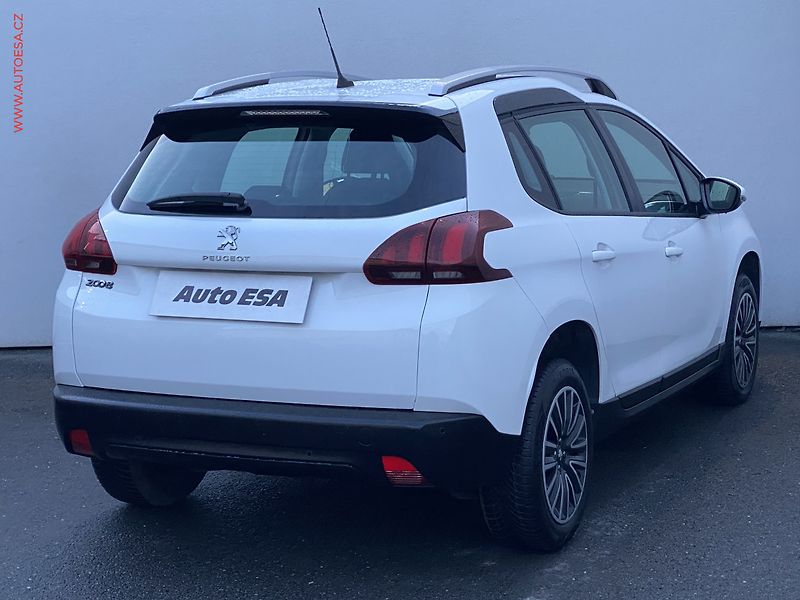 Peugeot 2008 (2019) 1.2 PT, 2.maj,ČR, AC, temp - fotka 4 z 15