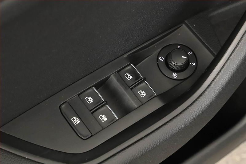 Škoda Superb (2015) Style 2.0 TDI, Automat - fotka 16 z 17