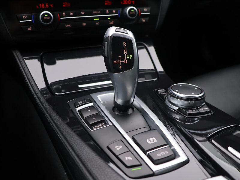 BMW Řada 5 2,0 d 160kW xDrive Aut. CZ - fotka 28 z 38