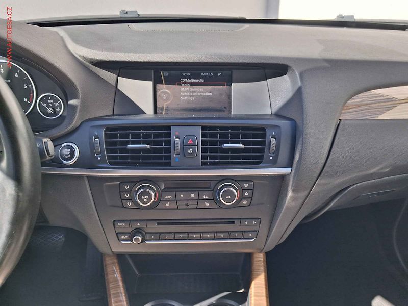 BMW X3 (2011) 2.0 d xDrive20d, ČR, M Paket - fotka 12 z 17