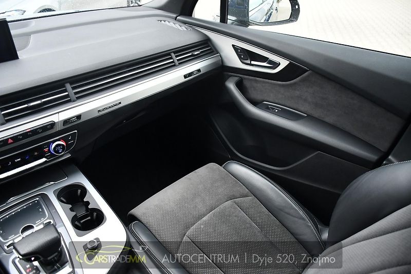 Audi Q7 3.0TDi S-LINE TAŽNÉ REZERVACE - fotka 24 z 55