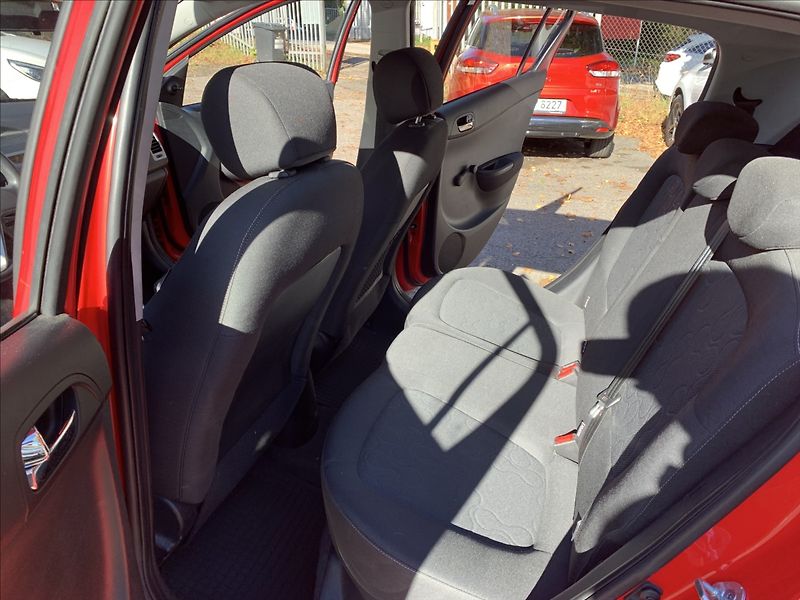 Hyundai i20 1,3 i - fotka 15 z 17
