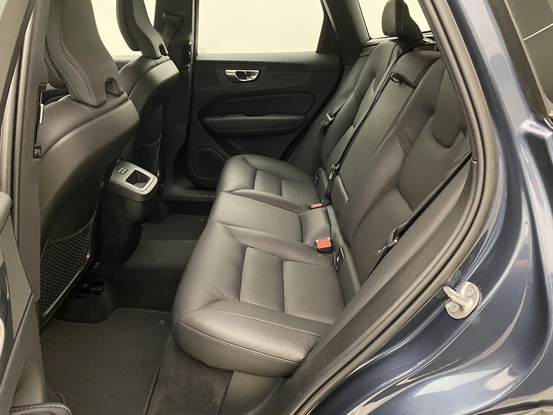 Volvo XC60 B4 AWD DARK PLUS AUT CZ - fotka 5 z 60