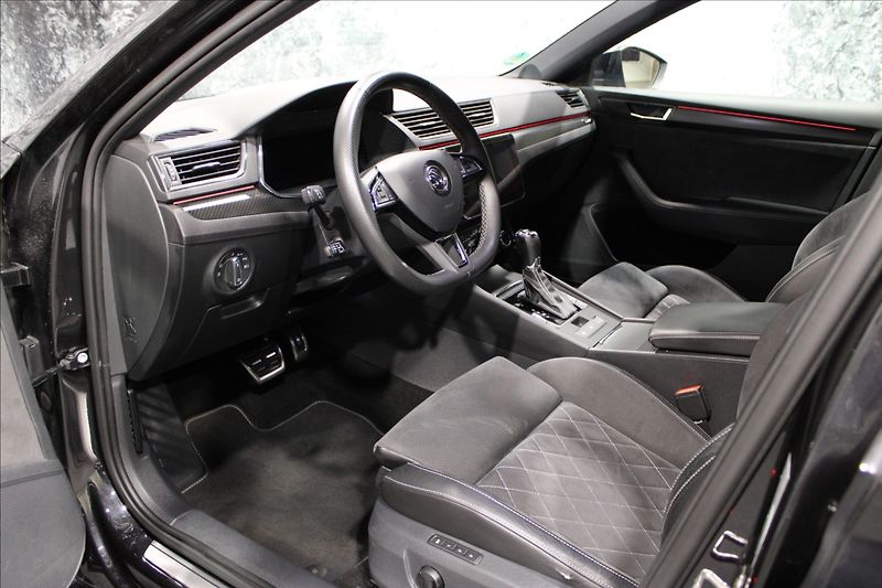 Škoda Superb 2,0 TSI 200 KW Sportline 4x4 D - fotka 8 z 35