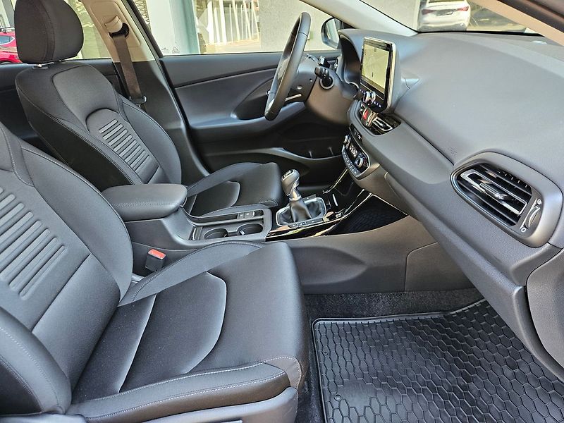 Hyundai i30 1,0 T-GDi 84kW, Style, 1.maj. - fotka 27 z 34