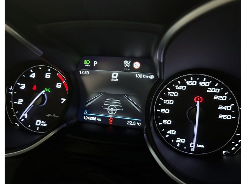 Alfa Romeo Stelvio (2020) 2.0T 280k AT8 ZF Q4 4x4 Veloce - fotka 15 z 22