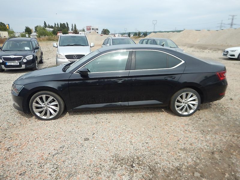 Škoda Superb 2.0 TDI, DSG, 4x4, TAŽNÉ - fotka 1 z 35