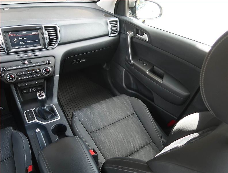 Kia Sportage (2017) 1.6 GDI, Serv.kniha, Navi - fotka 8 z 18