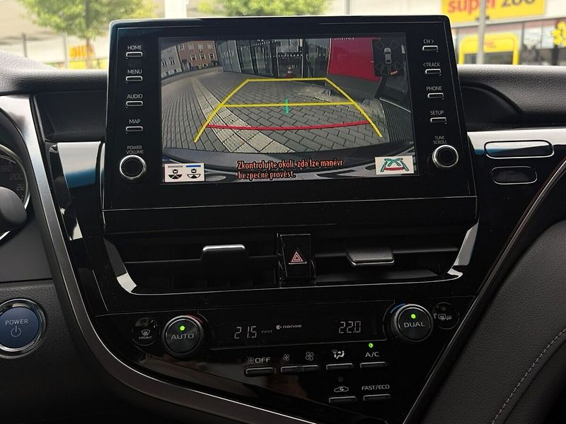 Toyota Camry 2,5 Hybrid Executive - fotka 12 z 19