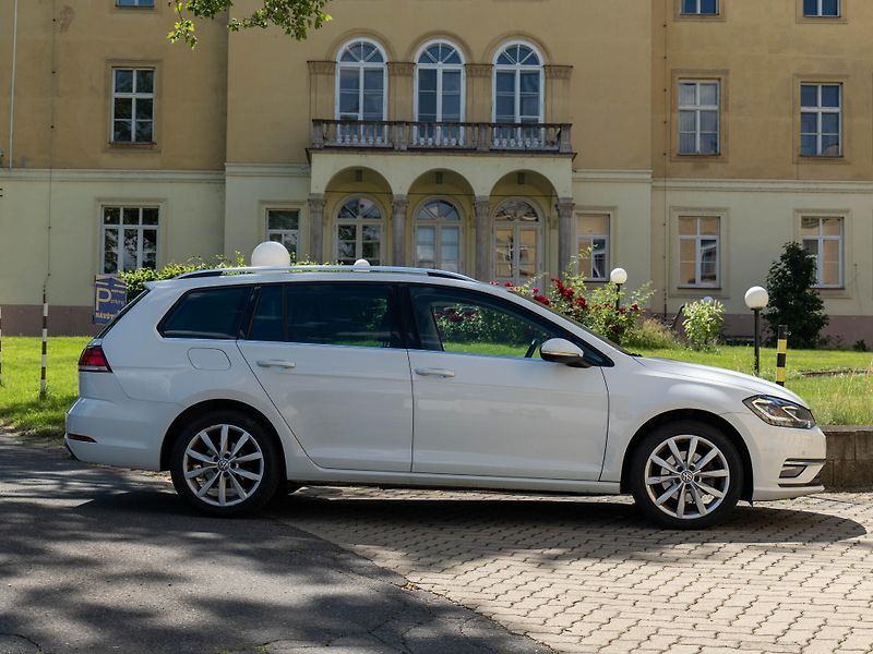 Volkswagen Golf 1.5 TSI DSG Highline LED ACC - fotka 5 z 29