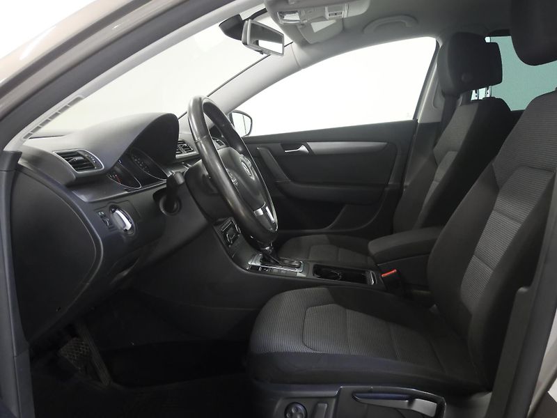 Volkswagen Passat - fotka 11 z 25
