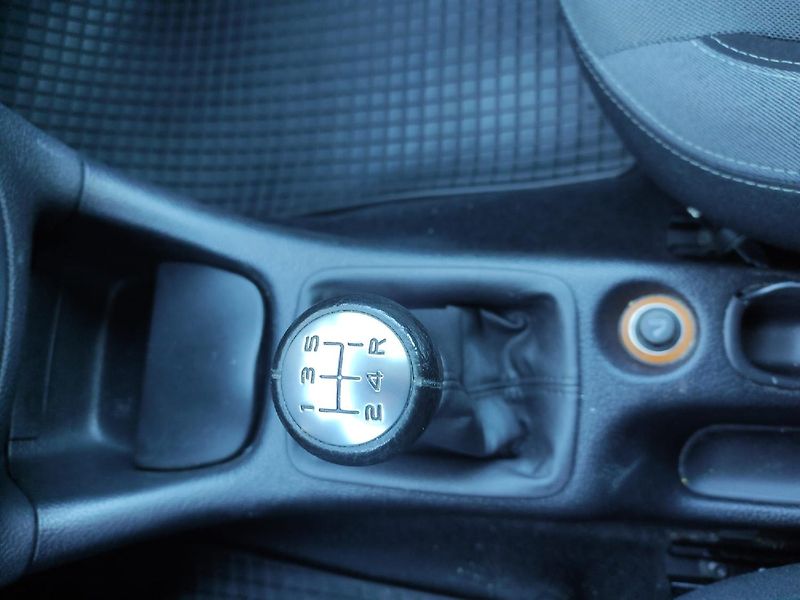 Peugeot 206 (2007) 1.4i 75k MAN5  - fotka 15 z 21
