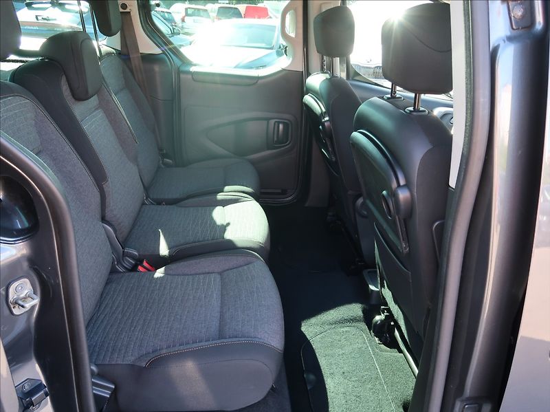 Citroën Berlingo 1,6 BHDi,73kW,NovéČR,Serv.kn. - fotka 17 z 25