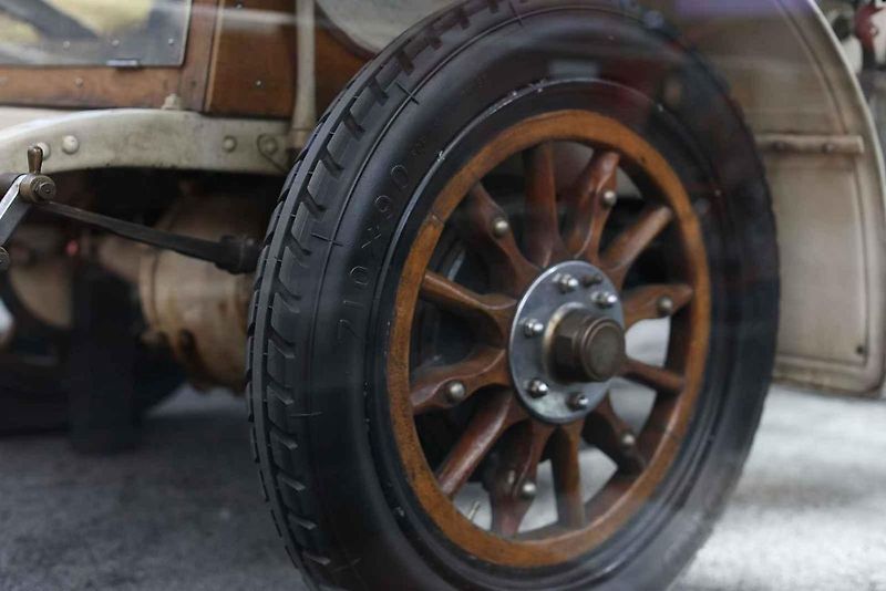 Desítkami historických aut značky Škoda se lze od čtvrtka kochat v obchodním centru Olympia v Brně. K vidění je třiadvacet aut, pět motocyklů a jízdní kolo.