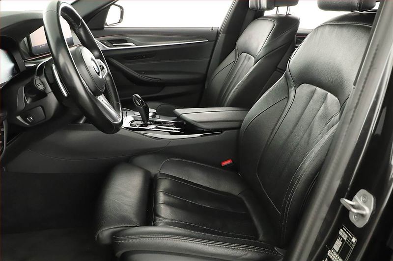 BMW Řada 5 (2023) 530d xDrive - fotka 7 z 21