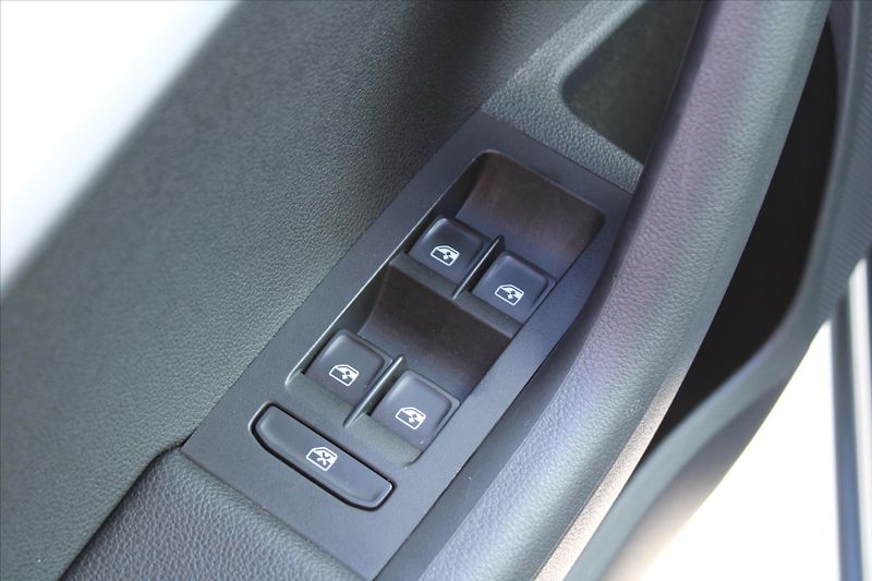Škoda Octavia 1.6 TDI 85kW DSG AMBIENTE ČR - fotka 22 z 22