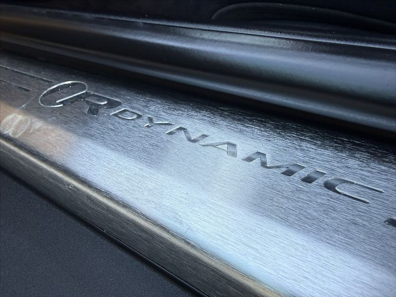 Jaguar F-Type 5,0 R-DYNAMIC P450 RWD - fotka 12 z 19
