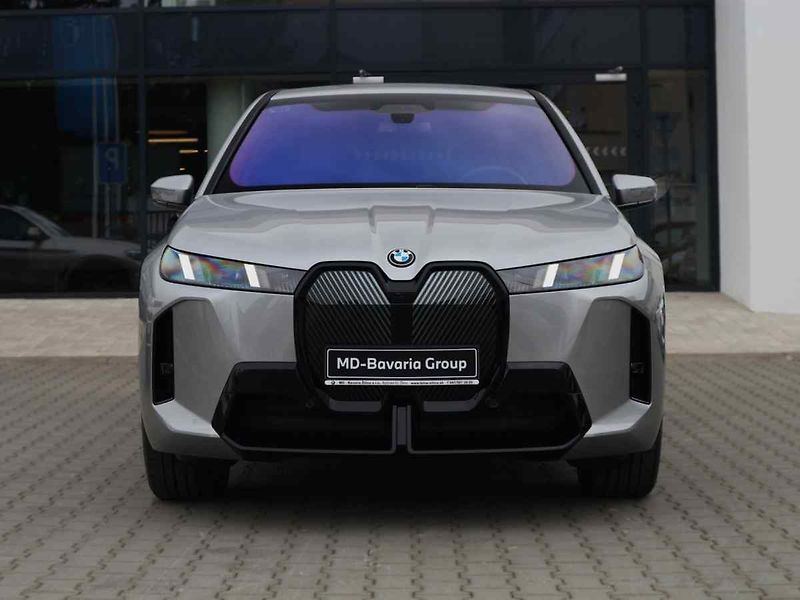 BMW iX - fotka 2 z 10