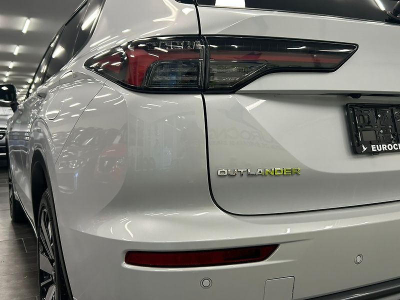 Mitsubishi Outlander (2025) 2.4 PHEV Instyle | 8 let | Nov - fotka 14 z 67