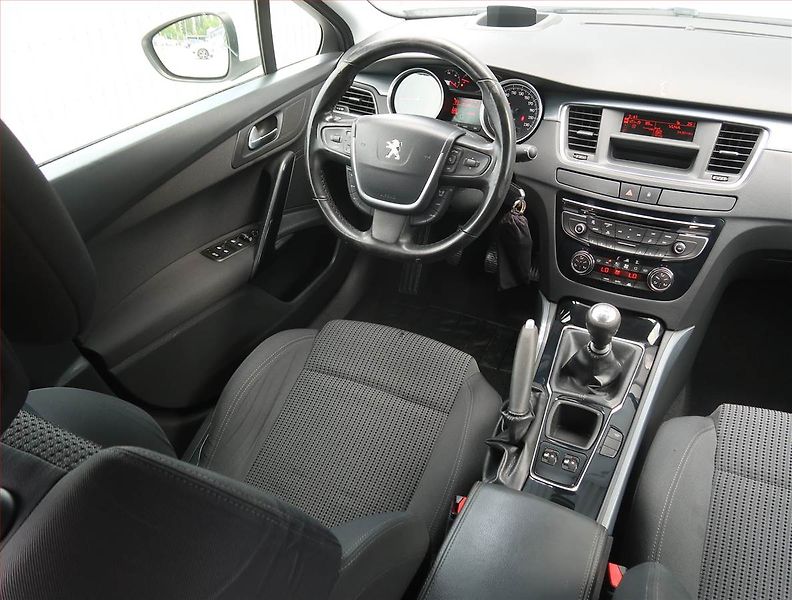 Peugeot 508 (2011) 2.0 HDi, Tempomat - fotka 7 z 17
