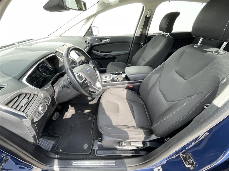 Ford S-MAX 2,0 EcoBlue AWD A8 Titanium TZ - fotka 4 z 23