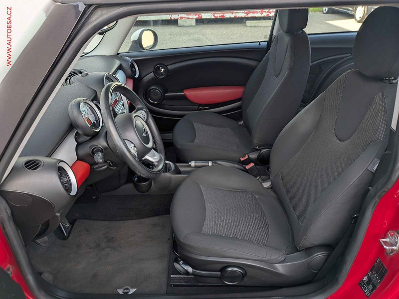 Mini Cooper (2007) 1.6 D, AC, tempo - fotka 9 z 13