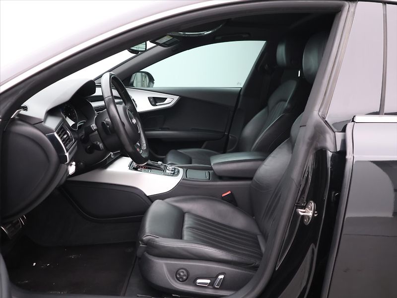 Audi A7 Sportback 3,0 TDI 235kW S-Line - fotka 12 z 35