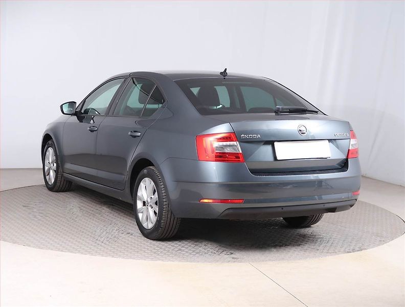 Škoda Octavia (2019) Ambition 1.0 TSI, Automat - fotka 4 z 16
