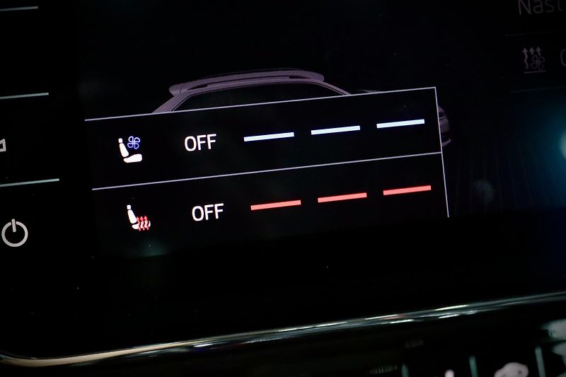 Škoda Superb 3 FL 2.0 TSI 140 kW DSG L&K - fotka 45 z 59