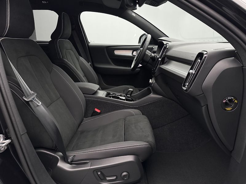 Volvo XC40 B4 DARK ULTRA REZERVACE - fotka 26 z 48