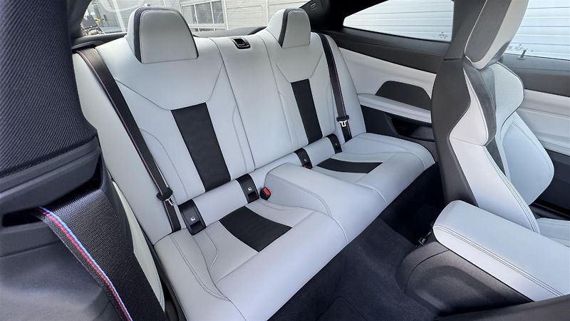 BMW M4 Competition M xDrive - fotka 9 z 14
