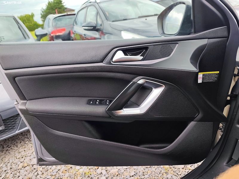 Peugeot 308 (2018) - fotka 40 z 44