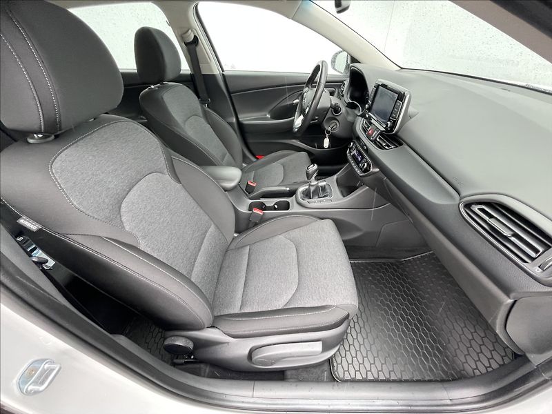 Hyundai i30 1,0 T-GDI Combi Smart PDC - fotka 17 z 22