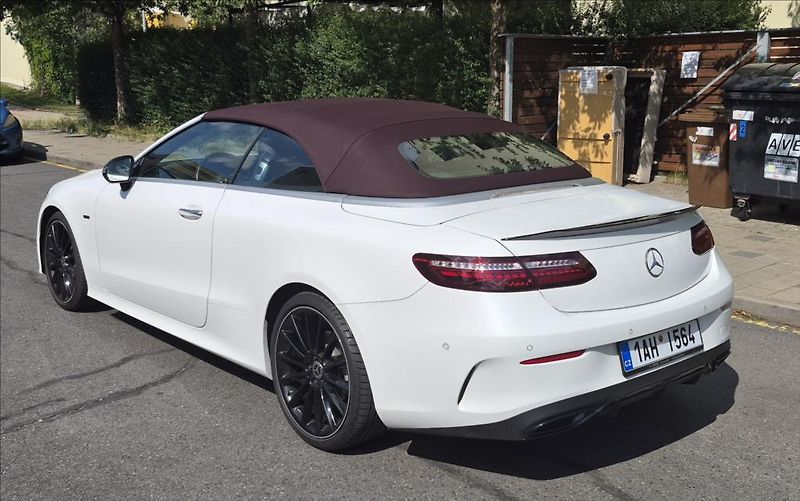 Mercedes-Benz Třídy E 2,0 AMG Style  Night Edition - fotka 1 z 15