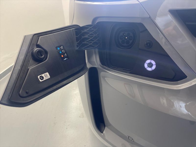Volkswagen Caravelle Life 2.5 PHEV DR - fotka 9 z 28