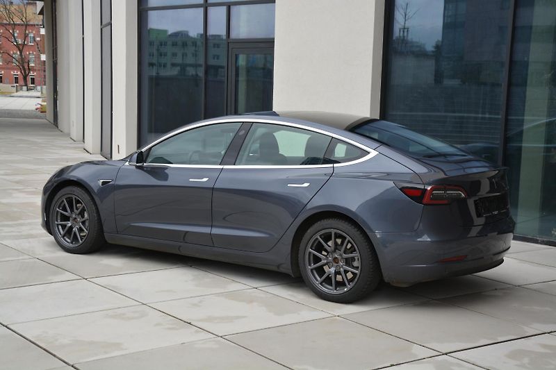 Tesla Model 3 LONG RANGE 4x4 1 MAJITEL - fotka 30 z 46