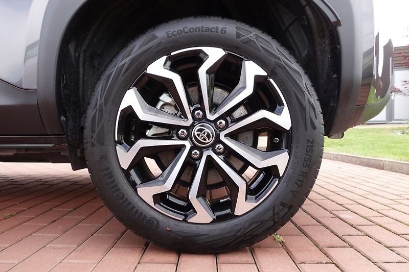 Toyota Yaris Cross 1,5 HEV Style - fotka 8 z 33