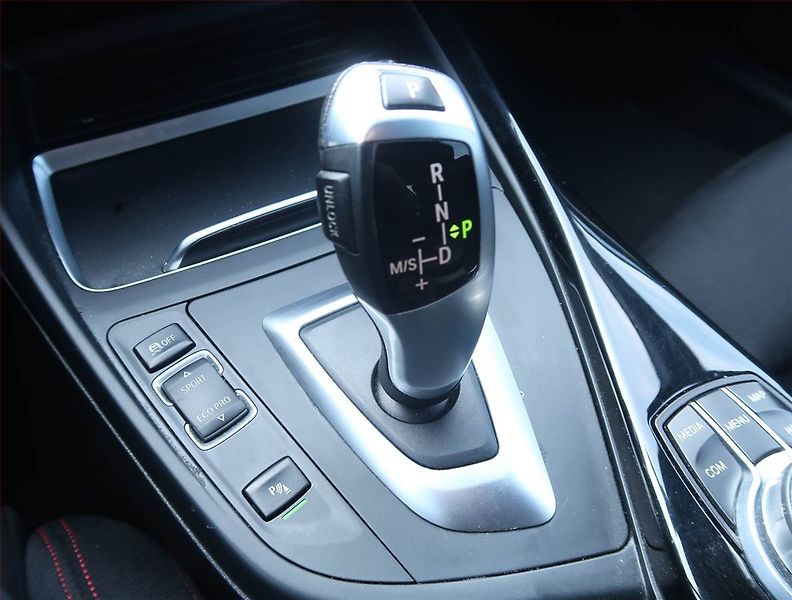 BMW Řada 1 (2017) Sport Line 118i, Automat - fotka 13 z 19