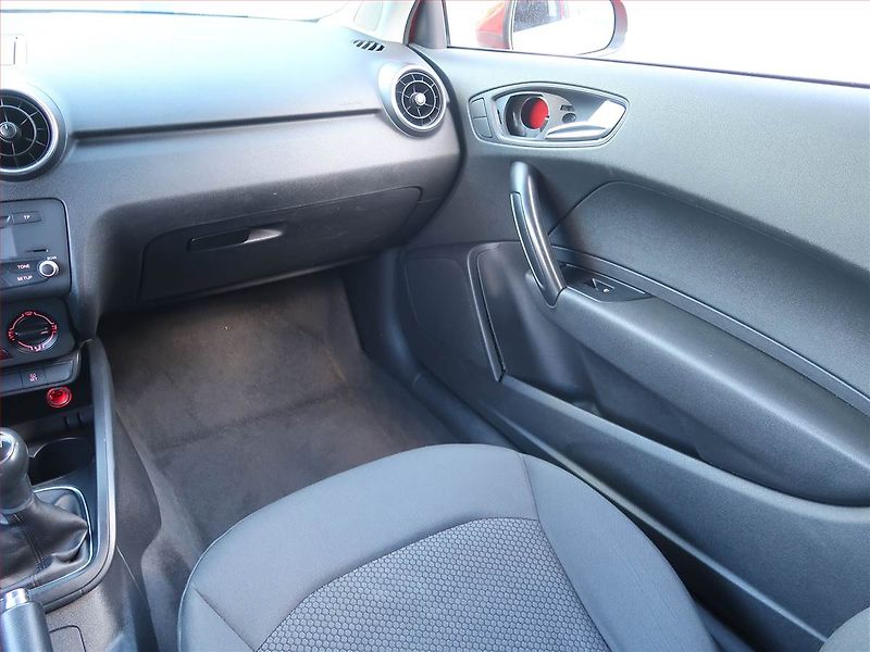 Audi A1 (2010) 1.2 TFSI, jezdí výborně - fotka 8 z 15