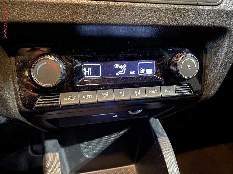 Škoda Fabia (2019) 1.0 TSi, Style, LED, navi - fotka 14 z 18