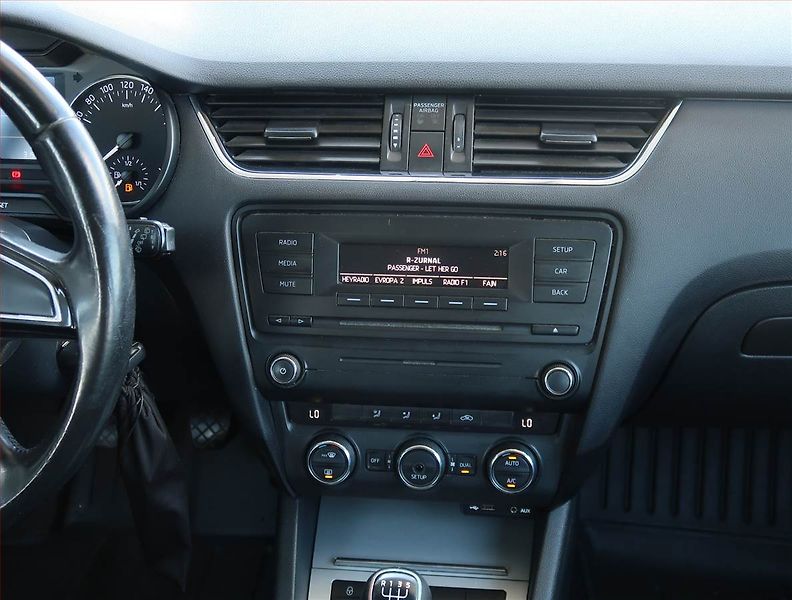 Škoda Octavia (2014) Ambition 1.6 TDI, Tempomat - fotka 12 z 18